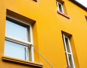 Gevel reinigen met behulp van zoutzuur: effectief en veilig aanpakken